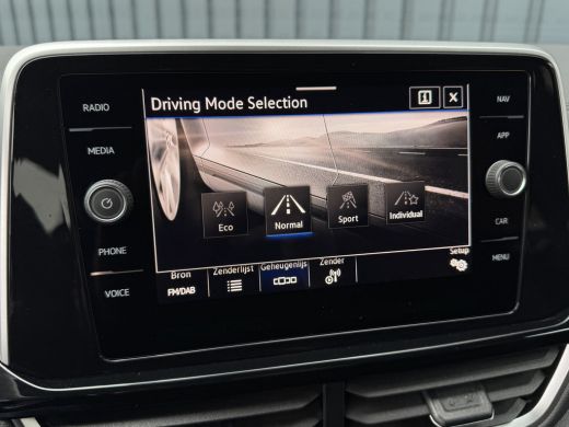 Volkswagen T-Roc 1.5 TSI R-Line Business | Black Style | Trekhaak afnb. | 19'' | IQ Light | Side Assist | Prijs Ri... ActivLease financial lease