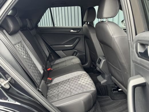 Volkswagen T-Roc 1.5 TSI R-Line Business | Black Style | Trekhaak afnb. | 19'' | IQ Light | Side Assist | Prijs Ri... ActivLease financial lease