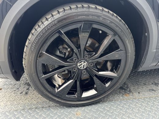 Volkswagen T-Roc 1.5 TSI R-Line Business | Black Style | Trekhaak afnb. | 19'' | IQ Light | Side Assist | Prijs Ri... ActivLease financial lease