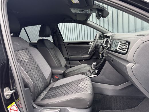 Volkswagen T-Roc 1.5 TSI R-Line Business | Black Style | Trekhaak afnb. | 19'' | IQ Light | Side Assist | Prijs Ri... ActivLease financial lease