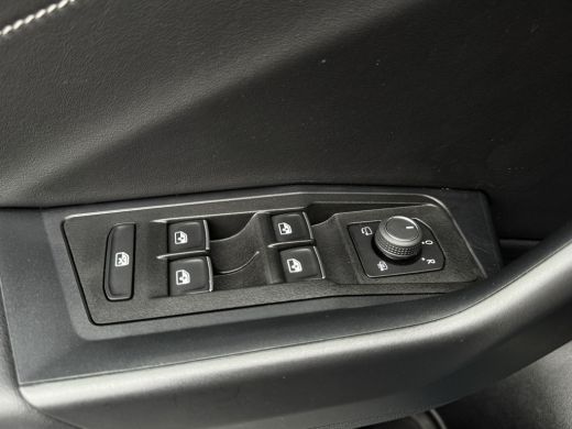 Volkswagen T-Roc 1.5 TSI R-Line Business | Black Style | Trekhaak afnb. | 19'' | IQ Light | Side Assist | Prijs Ri... ActivLease financial lease