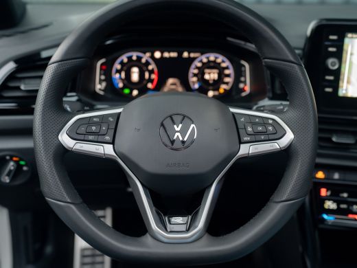 Volkswagen T-Roc 1.5 TSI R-Line Business | Trekhaak afnb. | Panodak | Keyless | Elk. A-klep | Side Assist | IQ Lig... ActivLease financial lease