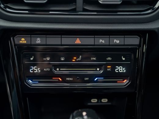 Volkswagen T-Roc 1.5 TSI R-Line Business | Trekhaak afnb. | Panodak | Keyless | Elk. A-klep | Side Assist | IQ Lig... ActivLease financial lease