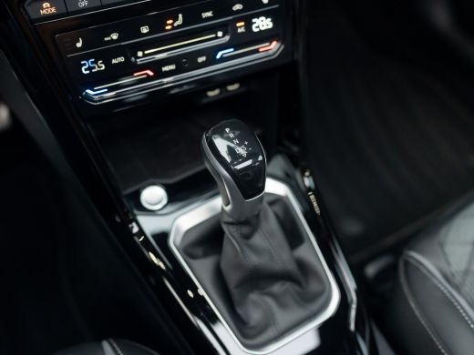 Volkswagen T-Roc 1.5 TSI R-Line Business | Trekhaak afnb. | Panodak | Keyless | Elk. A-klep | Side Assist | IQ Lig... ActivLease financial lease