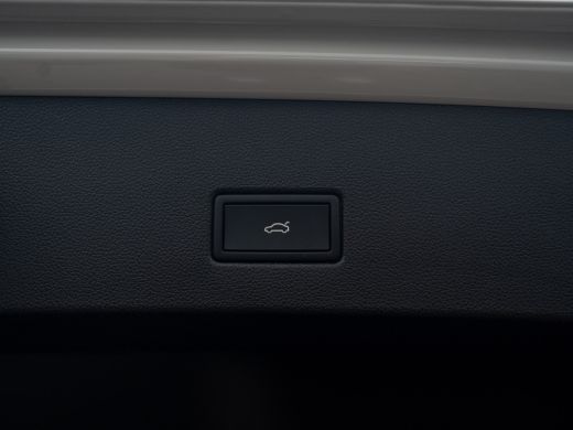 Volkswagen T-Roc 1.5 TSI R-Line Business | Trekhaak afnb. | Panodak | Keyless | Elk. A-klep | Side Assist | IQ Lig... ActivLease financial lease