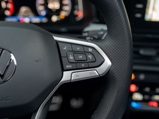 Volkswagen T-Roc 1.5 TSI R-Line Business | Trekhaak afnb. | Panodak | Keyless | Elk. A-klep | Side Assist | IQ Lig... ActivLease financial lease