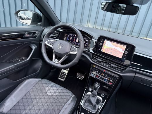 Volkswagen T-Roc 1.5 TSI R-Line Business | Trekhaak afnb. | Panodak | Keyless | Elk. A-klep | Side Assist | IQ Lig... ActivLease financial lease