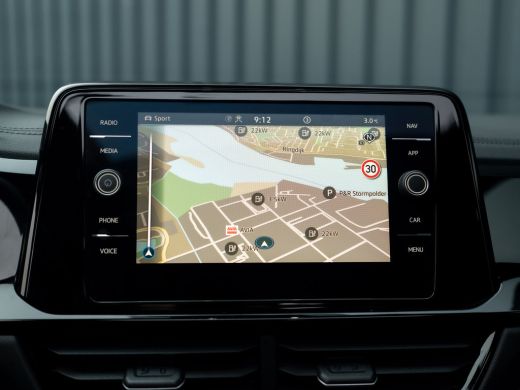 Volkswagen T-Roc 1.5 TSI R-Line Business | Trekhaak afnb. | Panodak | Keyless | Elk. A-klep | Side Assist | IQ Lig... ActivLease financial lease