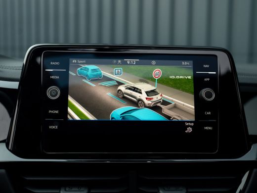 Volkswagen T-Roc 1.5 TSI R-Line Business | Trekhaak afnb. | Panodak | Keyless | Elk. A-klep | Side Assist | IQ Lig... ActivLease financial lease