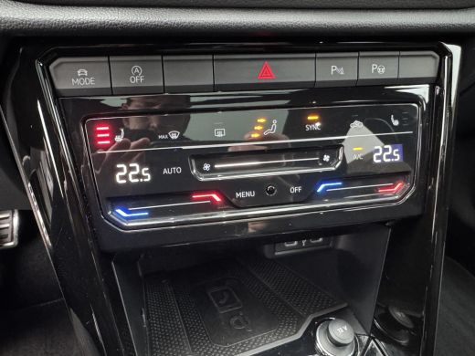 Volkswagen T-Roc 1.5 TSI R-Line Business | Trekhaak afnb. | Panodak | Keyless | Elk. A-klep | Side Assist | IQ Lig... ActivLease financial lease