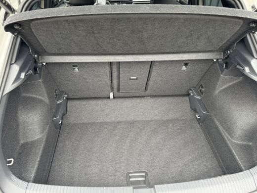 Volkswagen T-Roc 1.5 TSI R-Line Business | Trekhaak afnb. | Panodak | Keyless | Elk. A-klep | Side Assist | IQ Lig... ActivLease financial lease