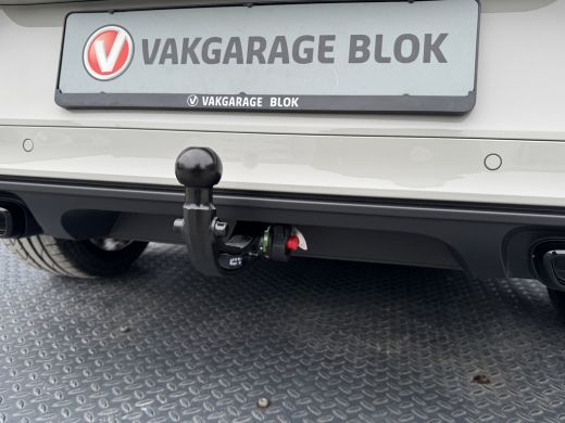 Volkswagen T-Roc 1.5 TSI R-Line Business | Trekhaak afnb. | Panodak | Keyless | Elk. A-klep | Side Assist | IQ Lig... ActivLease financial lease