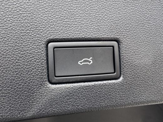 Volkswagen T-Roc 1.5 TSI R-Line Business | Trekhaak afnb. | Panodak | Keyless | Elk. A-klep | Side Assist | IQ Lig... ActivLease financial lease