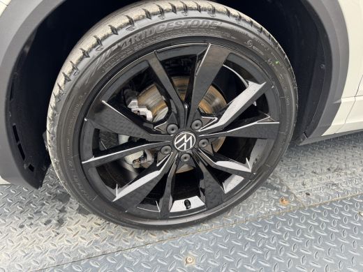 Volkswagen T-Roc 1.5 TSI R-Line Business | Trekhaak afnb. | Panodak | Keyless | Elk. A-klep | Side Assist | IQ Lig... ActivLease financial lease