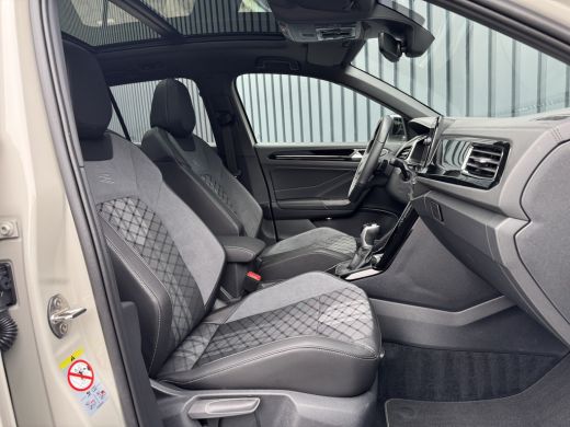 Volkswagen T-Roc 1.5 TSI R-Line Business | Trekhaak afnb. | Panodak | Keyless | Elk. A-klep | Side Assist | IQ Lig... ActivLease financial lease