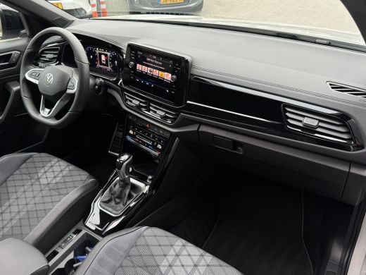 Volkswagen T-Roc 1.5 TSI R-Line Business | Trekhaak afnb. | Panodak | Keyless | Side Assist | Elk. A-klep | IQ Lig... ActivLease financial lease