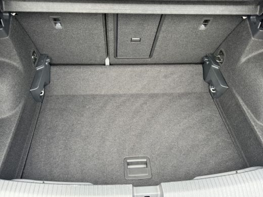 Volkswagen T-Roc 1.5 TSI R-Line Business | Trekhaak afnb. | Panodak | Keyless | Side Assist | Elk. A-klep | IQ Lig... ActivLease financial lease