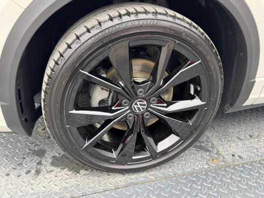 Volkswagen T-Roc 1.5 TSI R-Line Business | Trekhaak afnb. | Panodak | Keyless | Side Assist | Elk. A-klep | IQ Lig... ActivLease financial lease