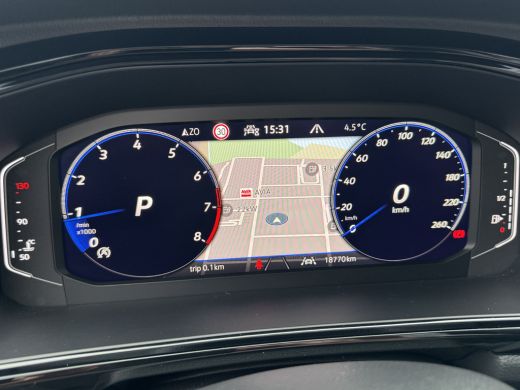 Volkswagen T-Roc 1.5 TSI R-Line Business | Trekhaak afnb. | Panodak | Keyless | Side Assist | Elk. A-klep | IQ Lig... ActivLease financial lease