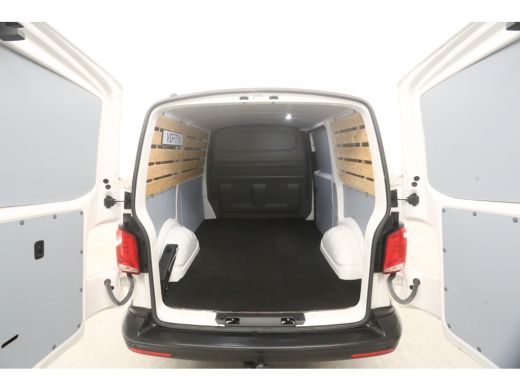 Volkswagen Transporter 2.0 TDI L1H1 | 150PK | Airco | Cruise | Carplay | 3-Zits | Trekh. | Parkeersens. ActivLease financial lease