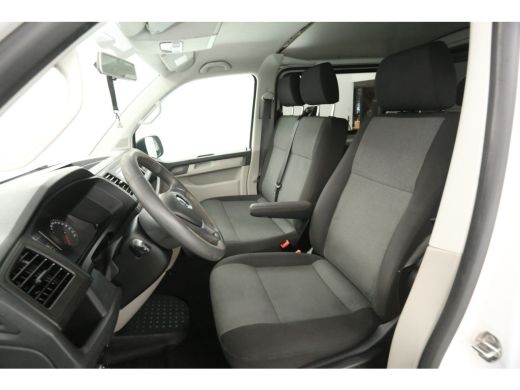 Volkswagen Transporter 2.0 TDI L2H1 | 150PK | DC | 6-Zits | Airco | Cruise | Carplay | Navigatie ActivLease financial lease