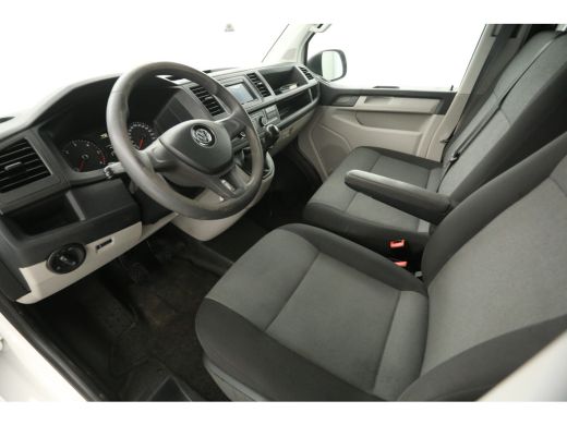 Volkswagen Transporter 2.0 TDI L2H1 | 150PK | DC | 6-Zits | Airco | Cruise | Carplay | Navigatie ActivLease financial lease