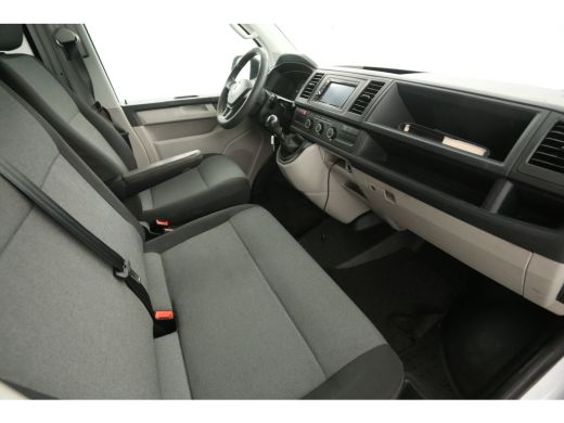 Volkswagen Transporter 2.0 TDI L2H1 | 150PK | DC | 6-Zits | Airco | Cruise | Carplay | Navigatie ActivLease financial lease