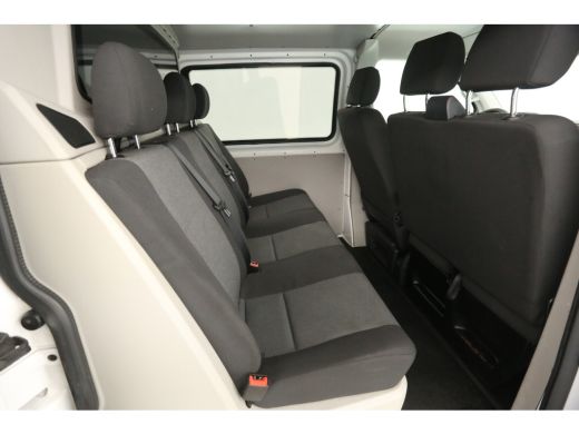 Volkswagen Transporter 2.0 TDI L2H1 | 150PK | DC | 6-Zits | Airco | Cruise | Carplay | Navigatie ActivLease financial lease
