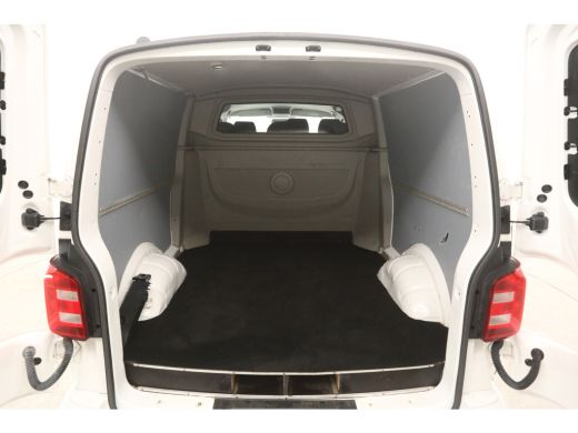 Volkswagen Transporter 2.0 TDI L2H1 | 150PK | DC | 6-Zits | Airco | Cruise | Carplay | Navigatie ActivLease financial lease
