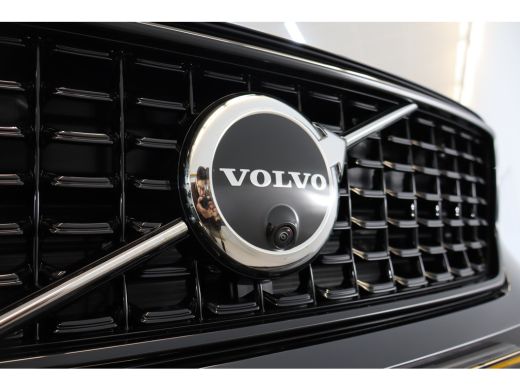 Volvo  XC40 B4 197PK Plus Dark | 360&deg; | Panoramadak | Getint Glas | HK Audio ActivLease financial lease