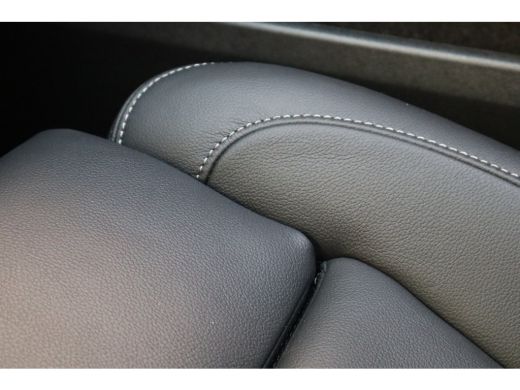 Volvo  XC40 B4 197PK Plus Dark | 360&deg; | Panoramadak | Getint Glas | HK Audio ActivLease financial lease