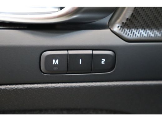 Volvo  XC40 B4 197PK Plus Dark | 360&deg; | Panoramadak | Getint Glas | HK Audio ActivLease financial lease