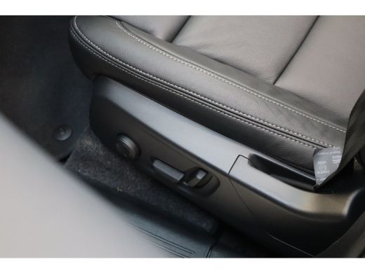 Volvo  XC40 B4 197PK Plus Dark | 360&deg; | Panoramadak | Getint Glas | HK Audio ActivLease financial lease