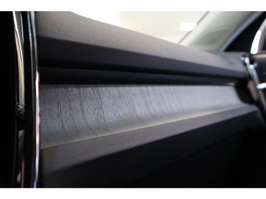 Volvo  XC40 B4 197PK Plus Dark | 360&deg; | Panoramadak | Getint Glas | HK Audio ActivLease financial lease