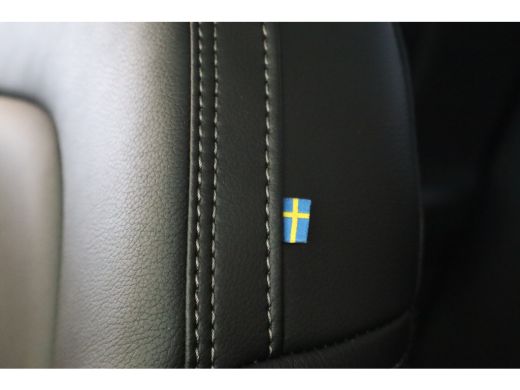 Volvo  XC40 B4 197PK Plus Dark | 360&deg; | Panoramadak | Getint Glas | HK Audio ActivLease financial lease