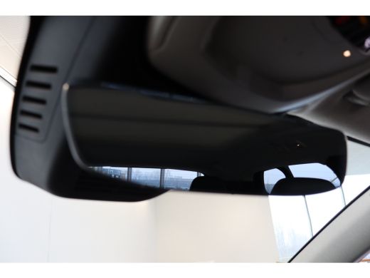 Volvo  XC40 B4 197PK Plus Dark | 360&deg; | Panoramadak | Getint Glas | HK Audio ActivLease financial lease