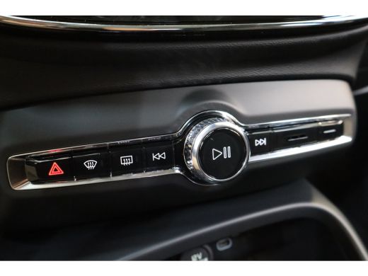 Volvo  XC40 B4 197PK Plus Dark | 360&deg; | Panoramadak | Getint Glas | HK Audio ActivLease financial lease