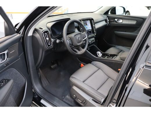 Volvo  XC40 B4 197PK Plus Dark | 360&deg; | Panoramadak | Getint Glas | HK Audio ActivLease financial lease