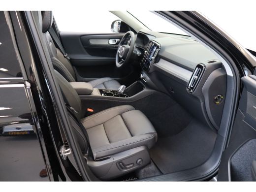 Volvo  XC40 B4 197PK Plus Dark | 360&deg; | Panoramadak | Getint Glas | HK Audio ActivLease financial lease