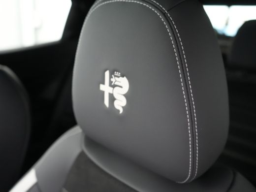 Alfa Romeo Junior Ibrida Sport Speciale Automaat ActivLease financial lease