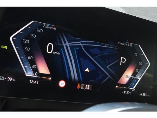 BMW iX1 eDrive20 High Executive M Sport Automaat / Trekhaak / Sportstoelen / M Adaptief onderstel / Comfo... ActivLease financial lease