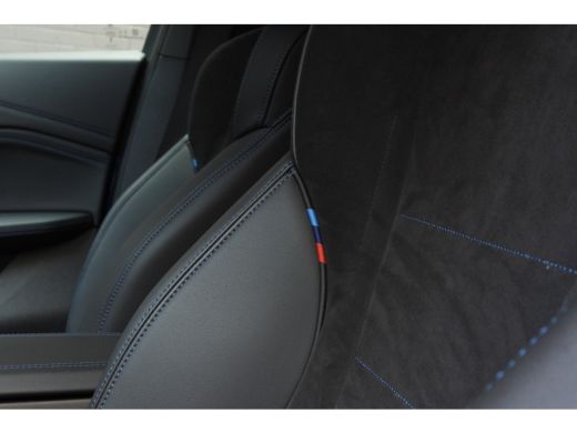 BMW iX1 eDrive20 High Executive M Sport Automaat / Trekhaak / Sportstoelen / M Adaptief onderstel / Comfo... ActivLease financial lease