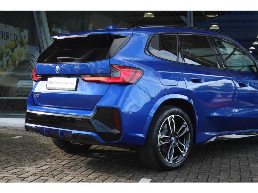 BMW iX1 eDrive20 High Executive M Sport Automaat / Trekhaak / Sportstoelen / M Adaptief onderstel / Comfo... ActivLease financial lease