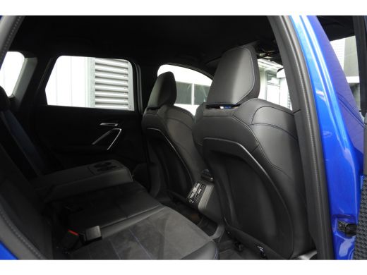 BMW iX1 eDrive20 High Executive M Sport Automaat / Trekhaak / Sportstoelen / M Adaptief onderstel / Comfo... ActivLease financial lease