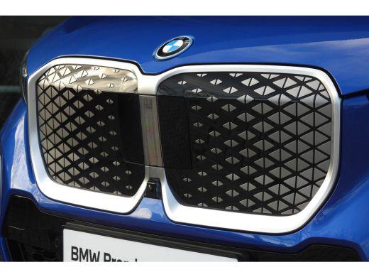 BMW iX1 eDrive20 High Executive M Sport Automaat / Trekhaak / Sportstoelen / M Adaptief onderstel / Comfo... ActivLease financial lease