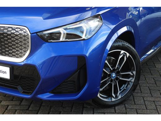 BMW iX1 eDrive20 High Executive M Sport Automaat / Trekhaak / Sportstoelen / M Adaptief onderstel / Comfo... ActivLease financial lease