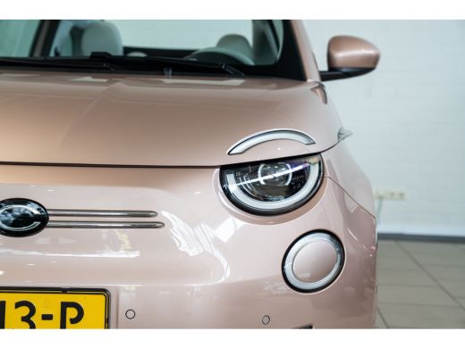 Fiat 500C La Prima 42 kWh | Lederen Bekleding | Camera | Climate Controle | Navigatie | Apple Carplay & And... ActivLease financial lease