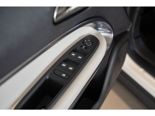 Fiat 600 1.2 Hybrid La Prima | Climate Controle | Lederen Bekleding | Navigatie | Camera | El. Achterklep ... ActivLease financial lease