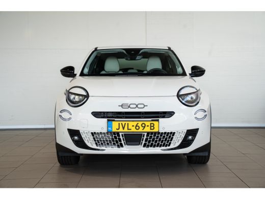 Fiat 600 1.2 Hybrid La Prima | Climate Controle | Lederen Bekleding | Navigatie | Camera | El. Achterklep ... ActivLease financial lease