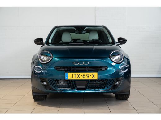 Fiat 600 1.2 Hybrid La Prima | Lederen Bekleding | Stoelverwarming | Climate Controle | Navigatie | Camera... ActivLease financial lease